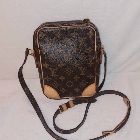 LV Amazone Shoulder/Crossbody Bag - Picture 2 of 12